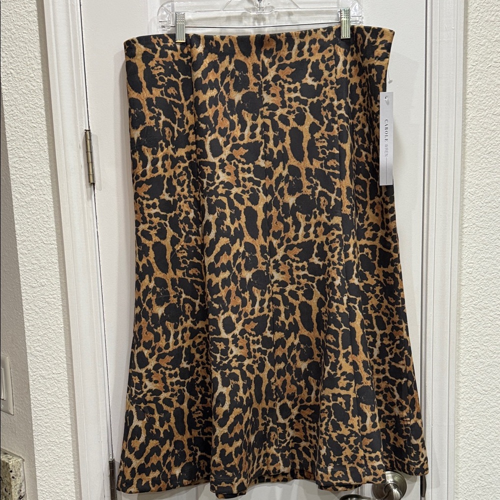 Carole Wren Stylish Leopard Print Midi Skirt